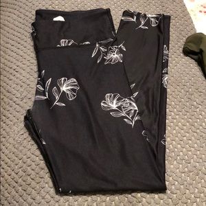 Fabletics leggings Black with white Flowers